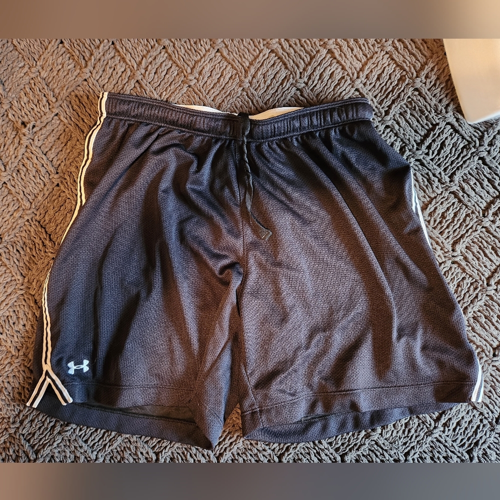 U Der Armour Women's Short
